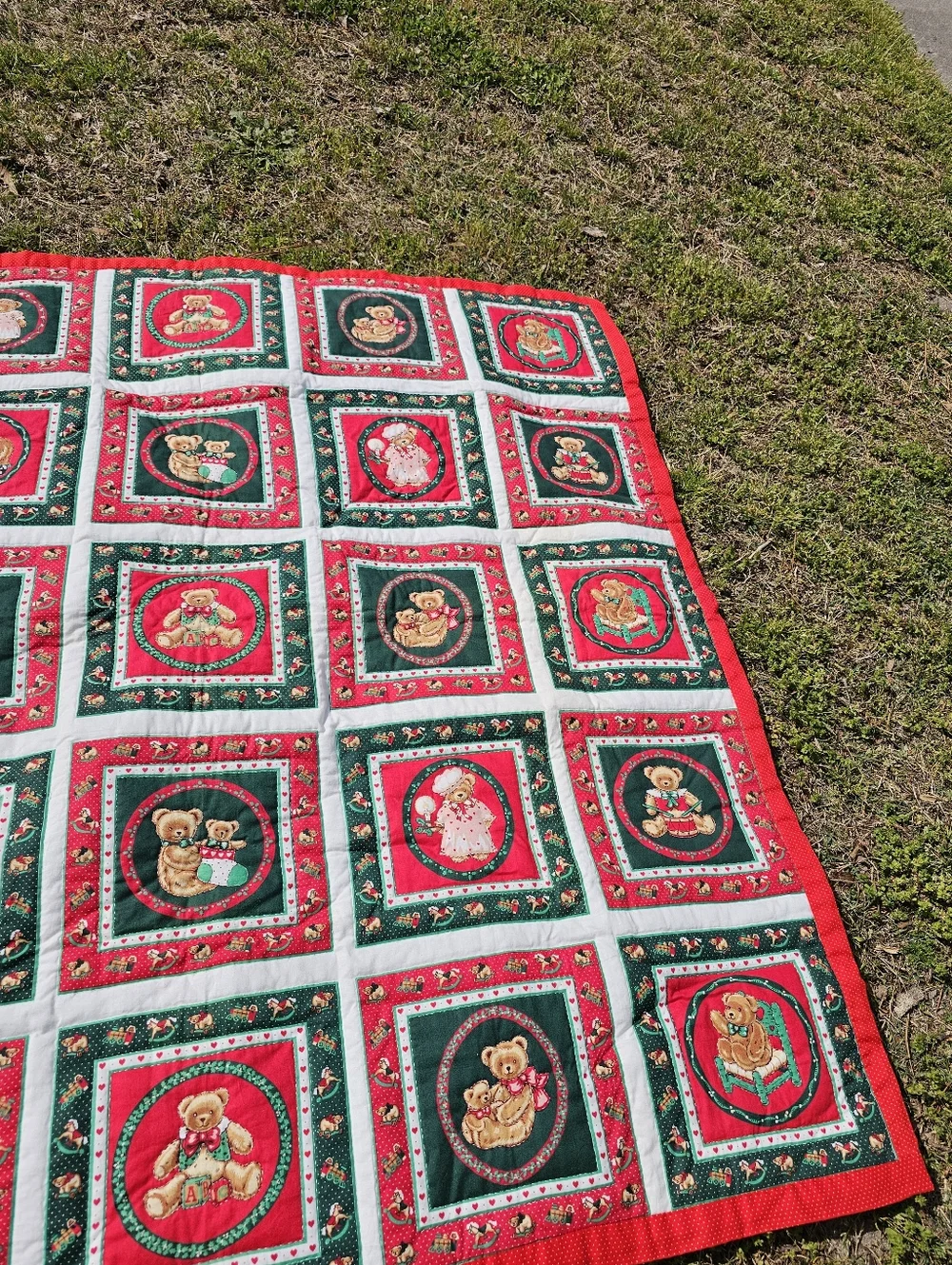 Christmas Teddy Bear Quilt Baby Id Red Green White Handmade Machine Quilted Flaw